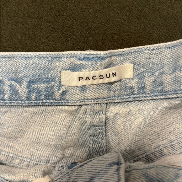PacSun 90’s Girlfriend High-Waisted Denim Shorts with Flower Patches - Picture 3 of 4